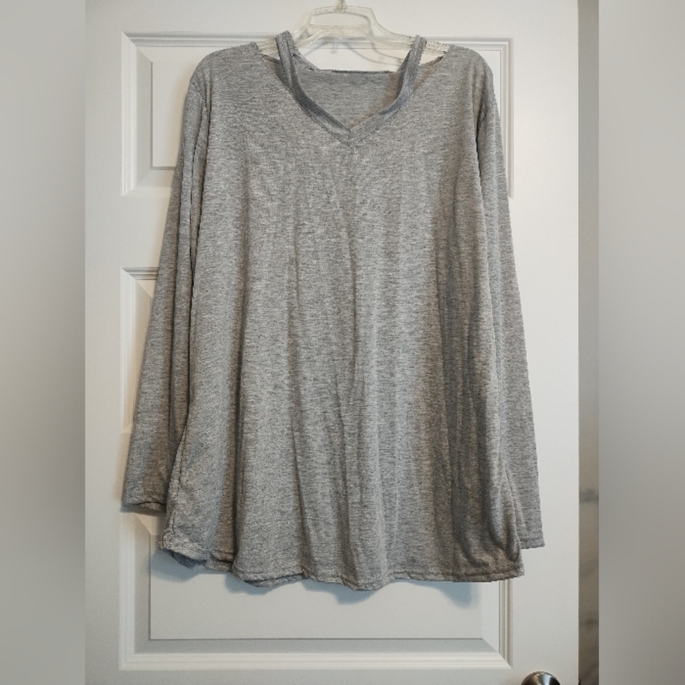 🟢3/$11 Gray Long Sleeve Women's Top with Cut Out Neck Design